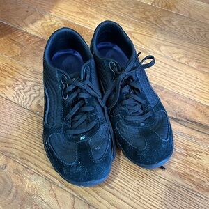 Black Women’s Sketchers Foam Sole Sneakers